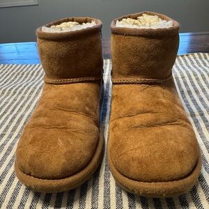 Adorable girls Uggs!